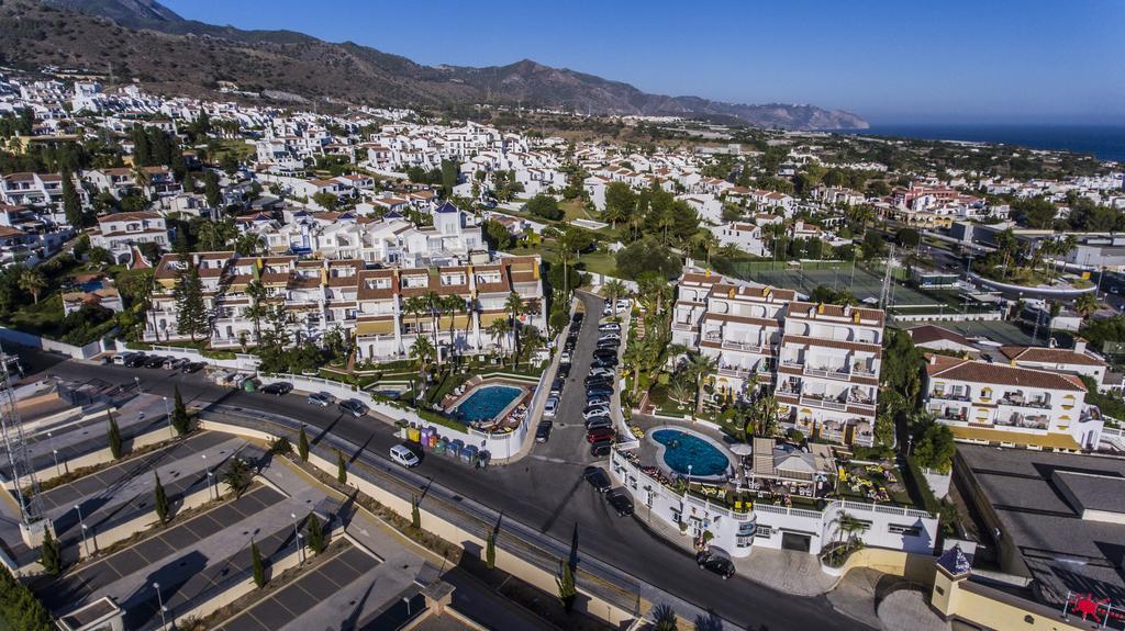 Apartamentos Las Rosas De Capistrano Nerja Dış mekan fotoğraf